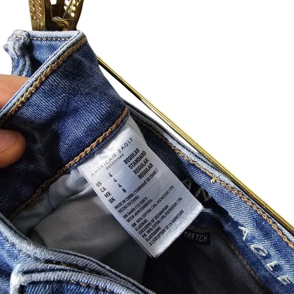 American Eagle Women's Distressed Skinny Fit Jeans - Perfected Light Blue Wash - Picture 6 of 7